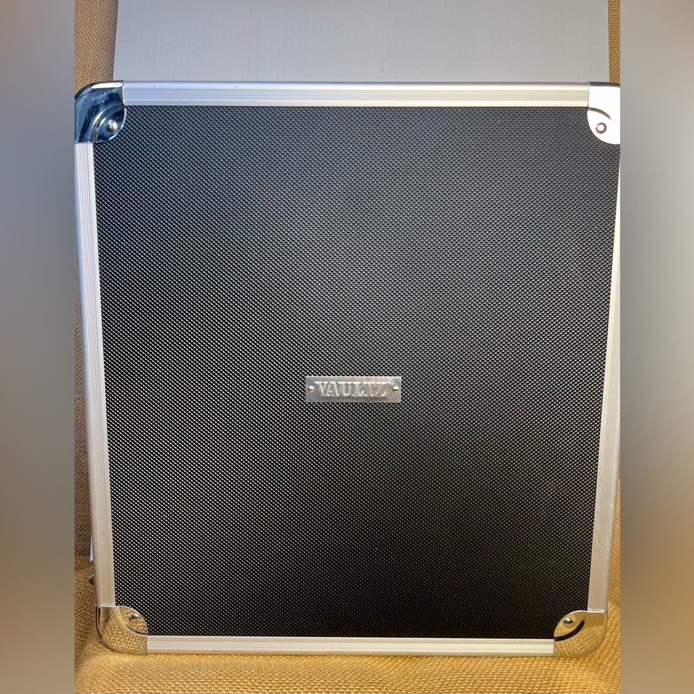 Vaultz Locking Media Binder, Holds 128 Discs, Black New